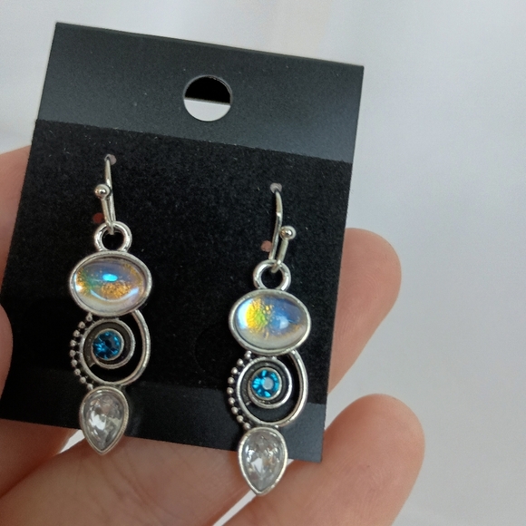 2/30$ Or 3/$35 Elegant Silver and Blue Dangle Earrings-(#0270) - Picture 2 of 2